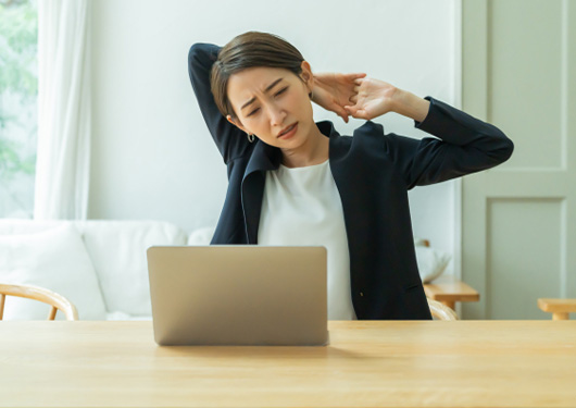 ストレッチする女性